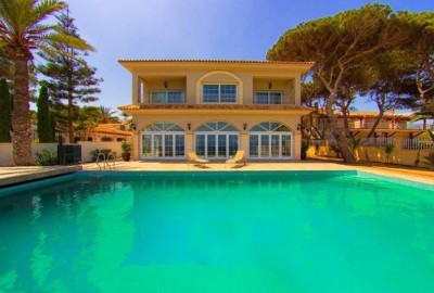 Вилла класса люкс в Torrevieja, Punta Prima, продажа