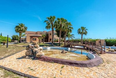 Вилла класса люкс в Guardamar del Segura, продажа