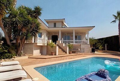 Вилла в Alfaz del Pi / l'Alfàs del Pi, продажа