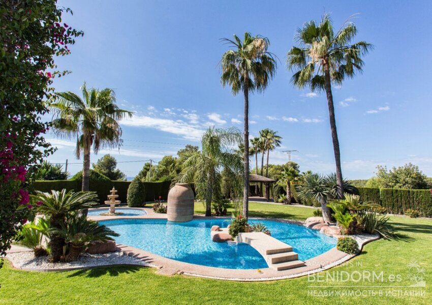 Вилла класса люкс в Benissa, Pinada, продажа