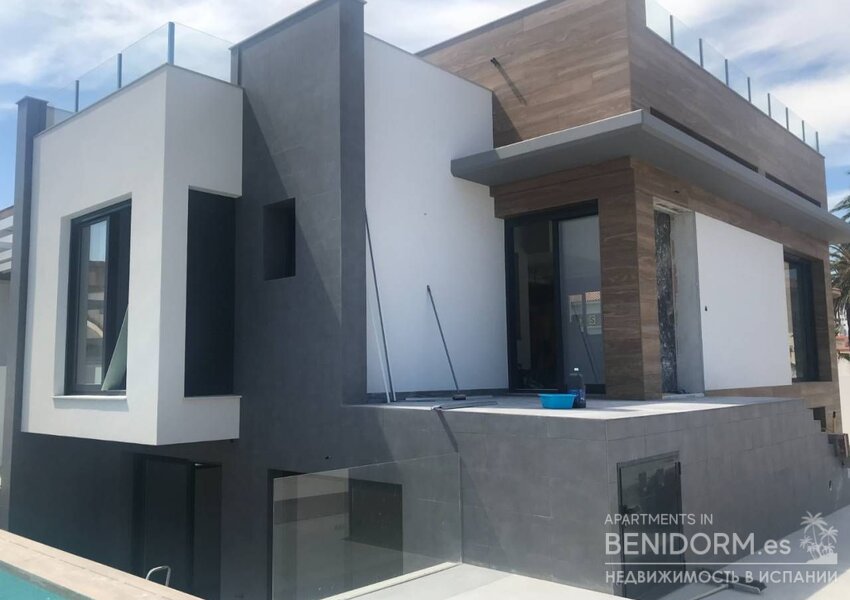 Вилла класса люкс в Torrevieja, продажа