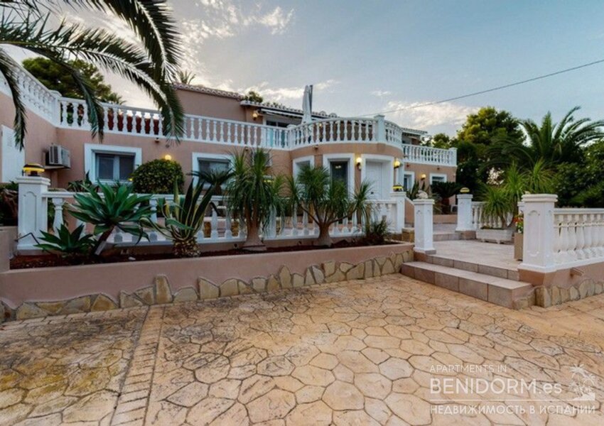 Вилла класса люкс в Moraira, продажа