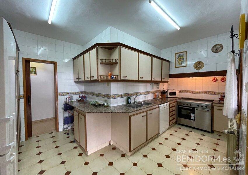 Дом в деревне в Polop de la Marina, продажа