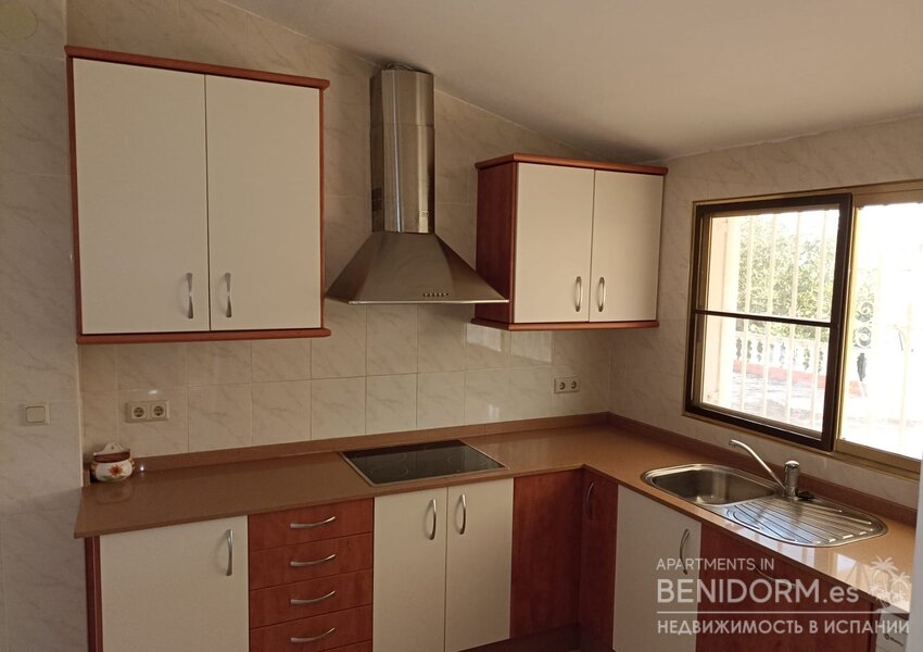 Дом в деревне в Polop de la Marina, продажа
