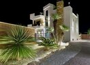 Вилла класса люкс в Torrevieja, La Mata, продажа
