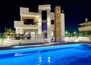 Вилла класса люкс в Torrevieja, La Mata, продажа