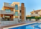 Вилла класса люкс в Torrevieja, La Mata, продажа